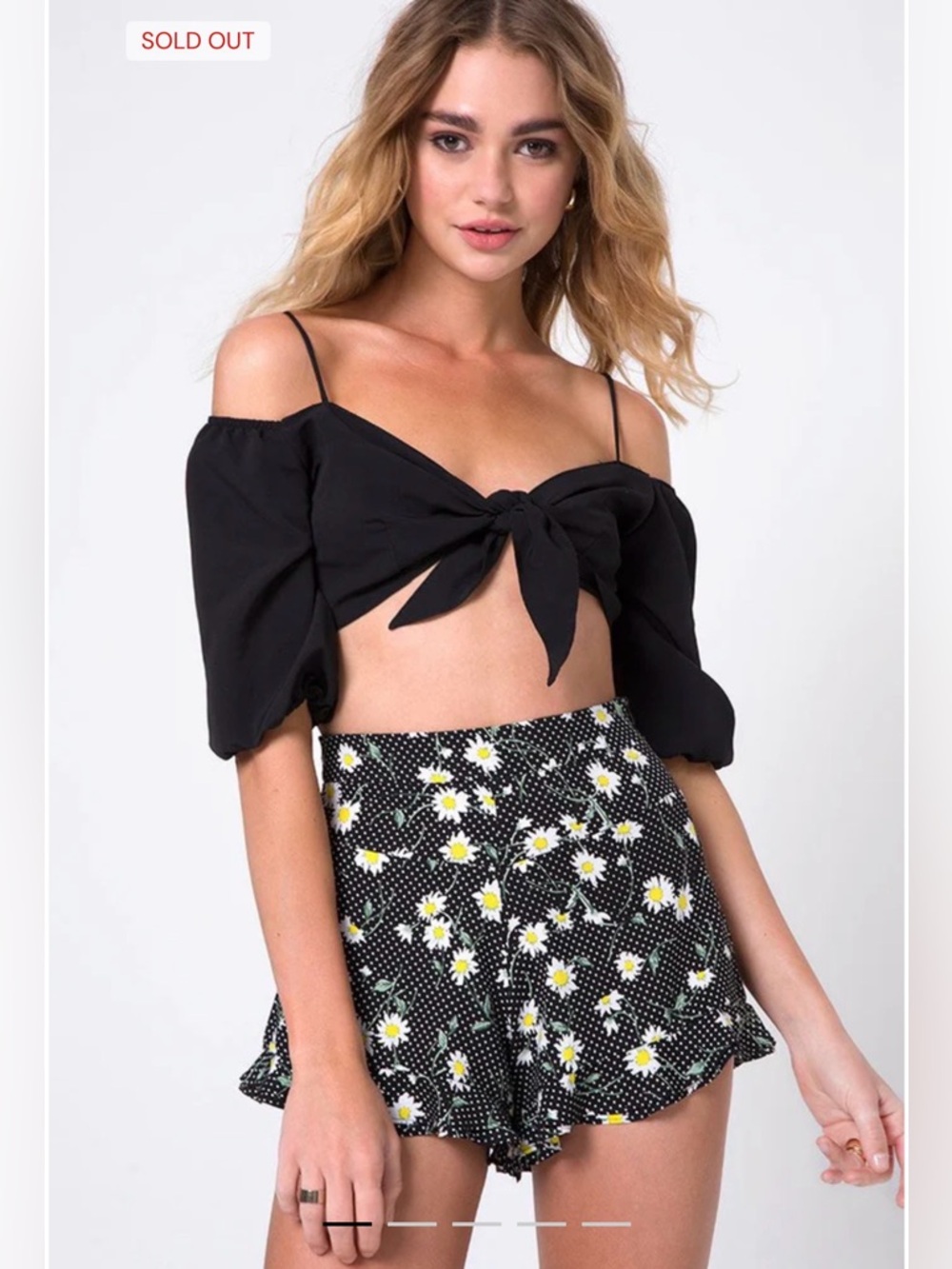 Motel Rocks Jiro Short In Polka Daisy Black
NWT SIZE SMALL